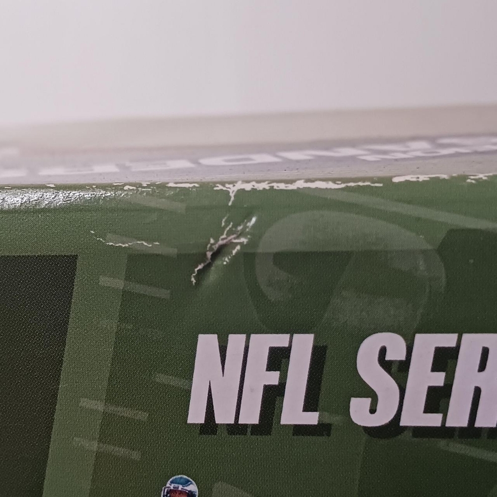 McFarlane NFL Deluxe NFL Two-Pack Deion Sanders VS Jerry Rice Action Figure Set - Picture 4 of 7
